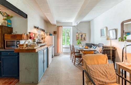 Crestet Casa | Gîte 37 - The Blue Flower at the Foot of Mont Ventoux