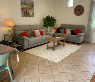 Saint-Quentin-des-Pres Apartamento | gite 4 chambres avec salle de douche et WC privative