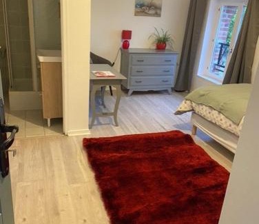 Saint-Quentin-des-Pres Apartamento | gite 4 chambres avec salle de douche et WC privative