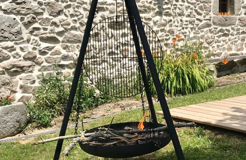 Fayet-Ronaye Casa | Gite 4⭐️en Auvergne, in the heart of nature, linen included, sleeps 12