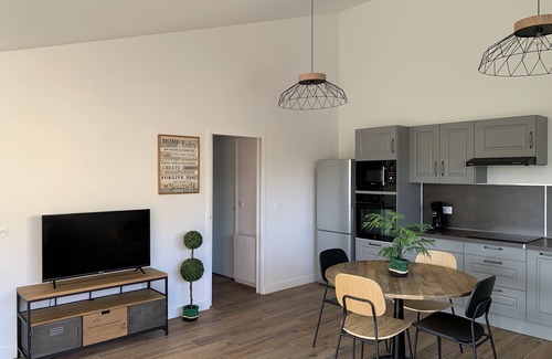 Grosbreuil Casa | Gîte 50m2 with enclosed garden, dog welcome, 15 mn from beaches, king size bed