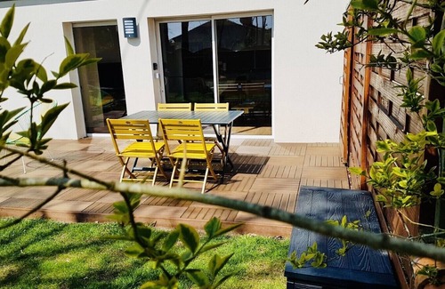 Grosbreuil Casa | Gîte 50m2 with enclosed garden, dog welcome, 15 mn from beaches, king size bed