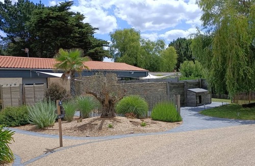 La Bernerie-en-Retz Casa | GITE 8 persons 15 min walk from the beach with swimming pool and spa