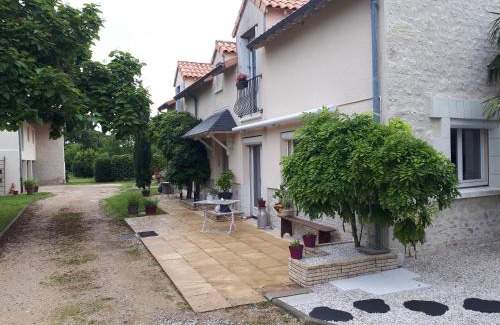 Saint-Genest-d'Ambiere Apartamento | Gite Amanala Poitou