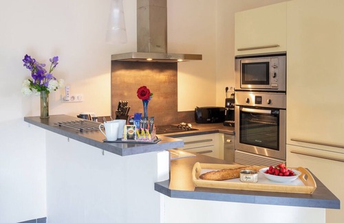 Ajat Apartamento | Gîte “Amélie” – Softness and Light for 1 to 2 Adults