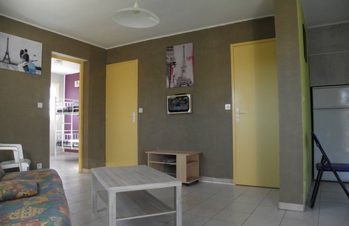 Lablachere Apartamento | GITE ARDECHE TENIS EN LA PISCINA DEL SUR