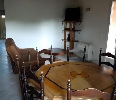 Carnoules Apartamento | Gite Baba