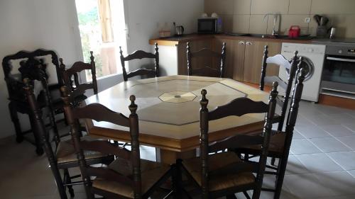 Carnoules Apartamento | Gite Baba