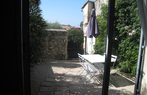Boulbon Casa | Gite Boulbon. Casa al pie del antiguo castillo entre Aviñón y Baux de Provence