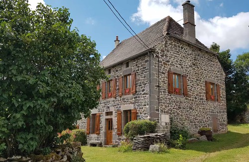Valuejols Cabaña | Gîte 'Chez Marie-Louise' con terraza privada y jardín común