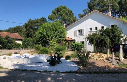 Saint-Morillon Casa | Gite classified 3 * From Here and Elsewhere "Outbuilding in a house region: Bordelais
