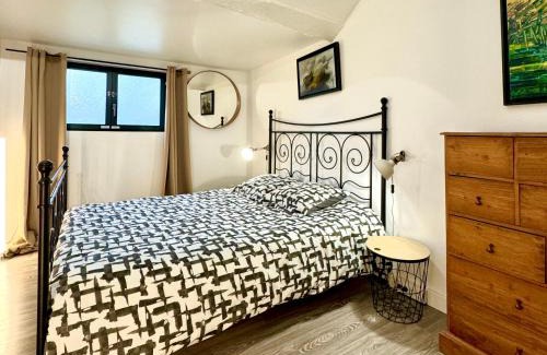 Vernou-sur-Brenne Apartamento | GITE DANINOU; meublé 3 chambres avec terrasse (1er étage du château) , salon et cuisine ouverte