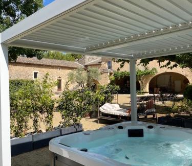 Oppede Casa | Gite dans un Mas Provençal avec Jacuzzi