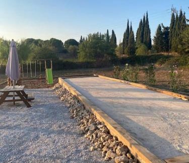 Beziers Apartamento | Gite de 2 à 5p avec piscine sur domaine 3Ha