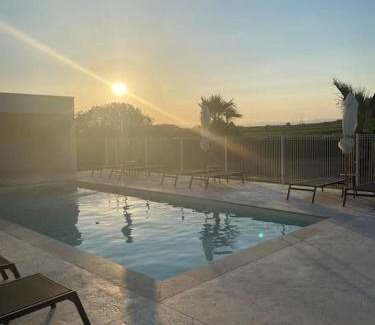 Beziers Apartamento | Gite de 2 à 5p avec piscine sur domaine 3Ha