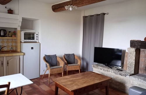 Lacoste Casa | Gite de Charme 2 Pers en Luberon, Calme, vue Panoramique, Piscine , Cheminée