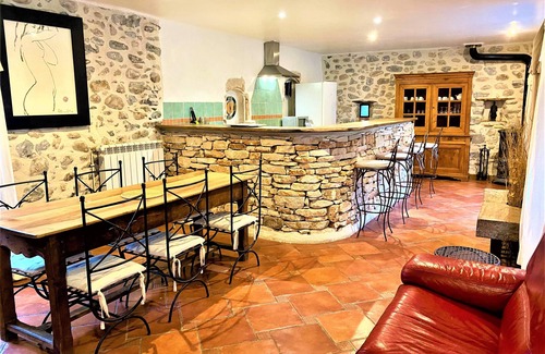 Vallon-Pont-d'Arc Casa | Gite DE Groupe 18p 9ch 450m2 Patio Piscine Interieure Chauffee