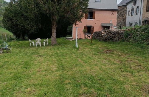 Valbeleix Casa | Gite de la Couze authentic Auvergne house ideal for nature lovers
