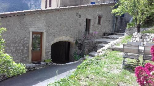 Ponet-et-Saint-Auban Apartamento | Gite De Pascal Et Virginie