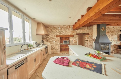 Villette-les-Arbois Cabaña | Gite des flâneurs du Jura: Large holiday home for 15 people near Arbois. Land, c