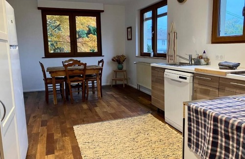 Bischwiller Apartamento | Gite du ried, quiet accommodation surrounded by greenery.