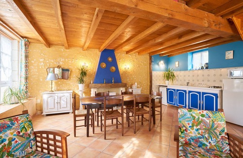 Saint-Sulpice-de-Roumagnac Casa | Gîte 'La Bergerie' con piscina compartida, terraza privada y Wi-Fi