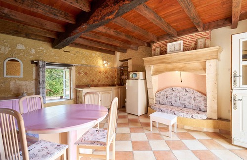 Saint-Sulpice-de-Roumagnac Casa | Gîte 'Le Pigeonnier' con piscina compartida, terraza privada y Wi-Fi