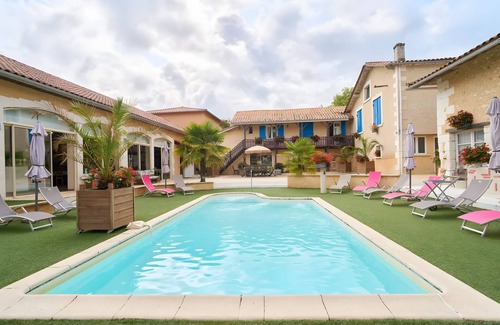 Saint-Sulpice-de-Roumagnac Casa | Gîte 'Le Pigeonnier' con piscina compartida, terraza privada y Wi-Fi