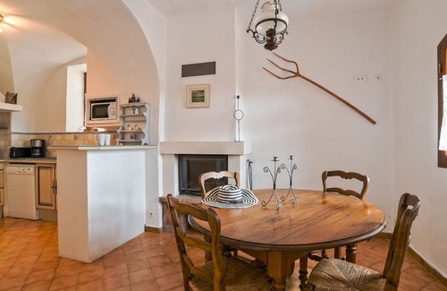 Peypin-d'Aigues Apartamento | Casa rural en una propiedad de 12 hectáreas entre 5 casas de campo en el Luberon con piscina