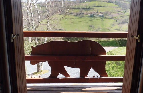 Ossun-ez-Angles Chalet De Esquí | Gîte in a small village perched on a pièmont ridge in the heart of the Pyrenees.