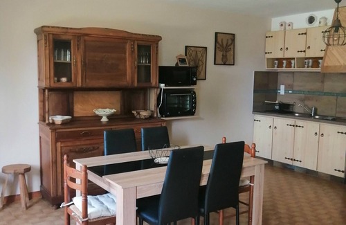 Artalens-Souin Casa | Gîte in Foraine Barn – Stream with Mountain View, Private Terrace and Wi-Fi