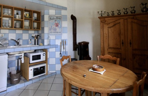 Saint-Alyre-es-Montagne Casa | Casa rural de 100 m2 frente a la piscina.
