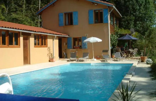 Saint-Laurent-de-Neste Casa | Gite in the woods with breathtaking views of the Pyrenees.