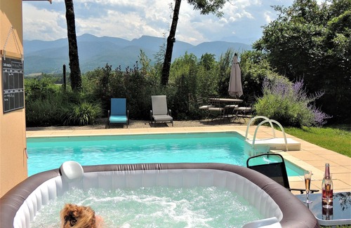 Saint-Laurent-de-Neste Casa | Gite in the woods with breathtaking views of the Pyrenees.
