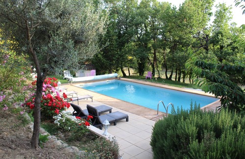 Murs Casa | PROVENCE: Mas en medio de los robles con piscina, en el parque Luberon.
