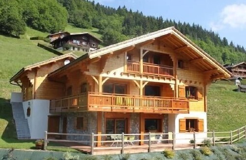 Le Grand-Bornand Chalet De Esquí | Casa rural en Saboya chalet con vistas a la cadena de Aravis. wifi