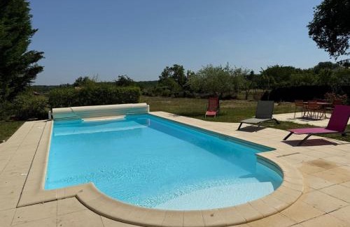 Fontaine-le-Comte Casa | Gîte Jumapi family house with swimming pool