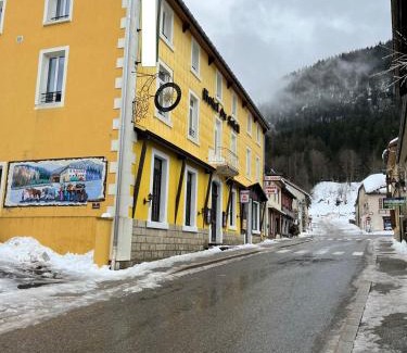 Mijoux Casa | Gite L'auberge - Gite de groupe Au Soleil Jura si Ain -
