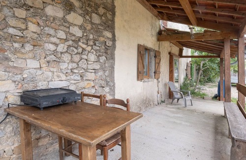 Bessas Cabaña | Gîte 'La Bergerie - Le Mas De Peyraube' con piscina compartida, jardín común y Wi-Fi