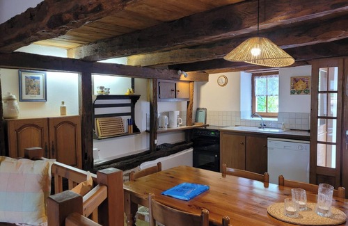 Saint-Saud-Lacoussiere Casa | Gite La Cave; stylish and comfortable countryside house
