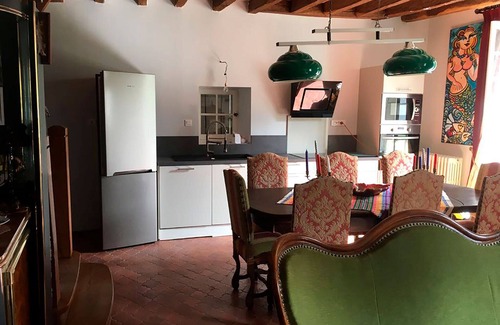 Francueil Casa | La casa del mundo con piscina compartida, WIFI & BBQ