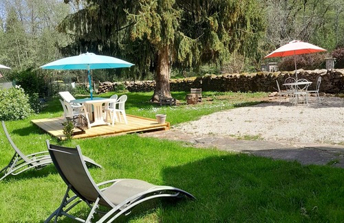Magny Casa | Meluzine tranquila con vistas y un sonido hermoso y relajante: el río.