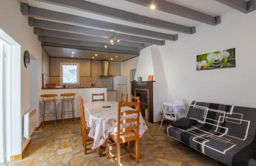 Saint-Andre-dAllas Casa | Gite La Salamandre