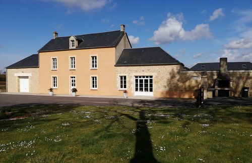Le Molay-Littry Casa | ALQUILER: GRAN CASA DE VACACIONES EN EL PAÍS CON BILLAR, GRAN SALA DE ESTAR