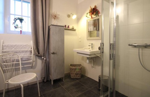Le Pin-la-Garenne Cabaña | Gite Le Pin-la-Garenne, 3 bedrooms, 9 persons