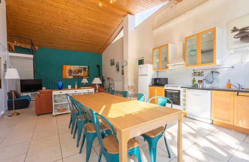 Saint-Romain-de-Benet Cabaña | Casita de campo 'Gîte Le Sun House' con piscina compartida, terraza privada y Wi-Fi