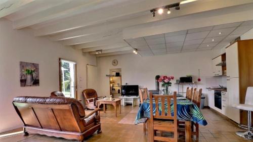 Quedillac Casa | Gite Les Deux Pins de Trémel