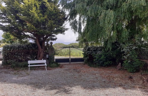 Pirou Casa | GITE LES MOUETTES House 300m from the sea, fenced garden for animals.