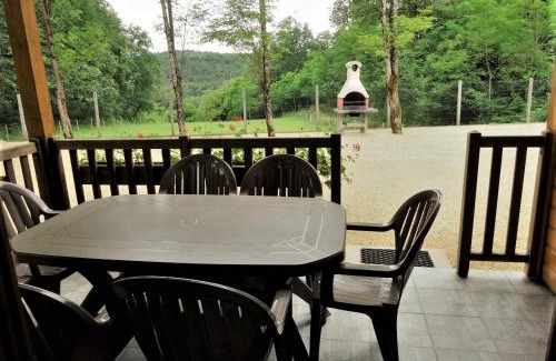 Auriac-du-Perigord Chalet De Esquí | Gite les Pins - les gites des hauts de vialot
