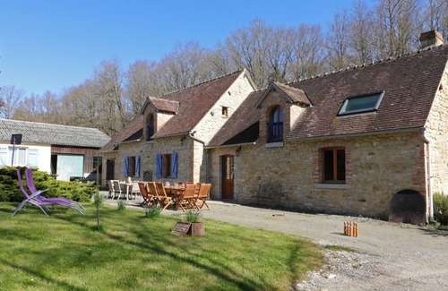 Les Ventes-de-Bourse Cabaña | Gite Les Ventes-de-Bourse, 4 bedrooms, 9 persons